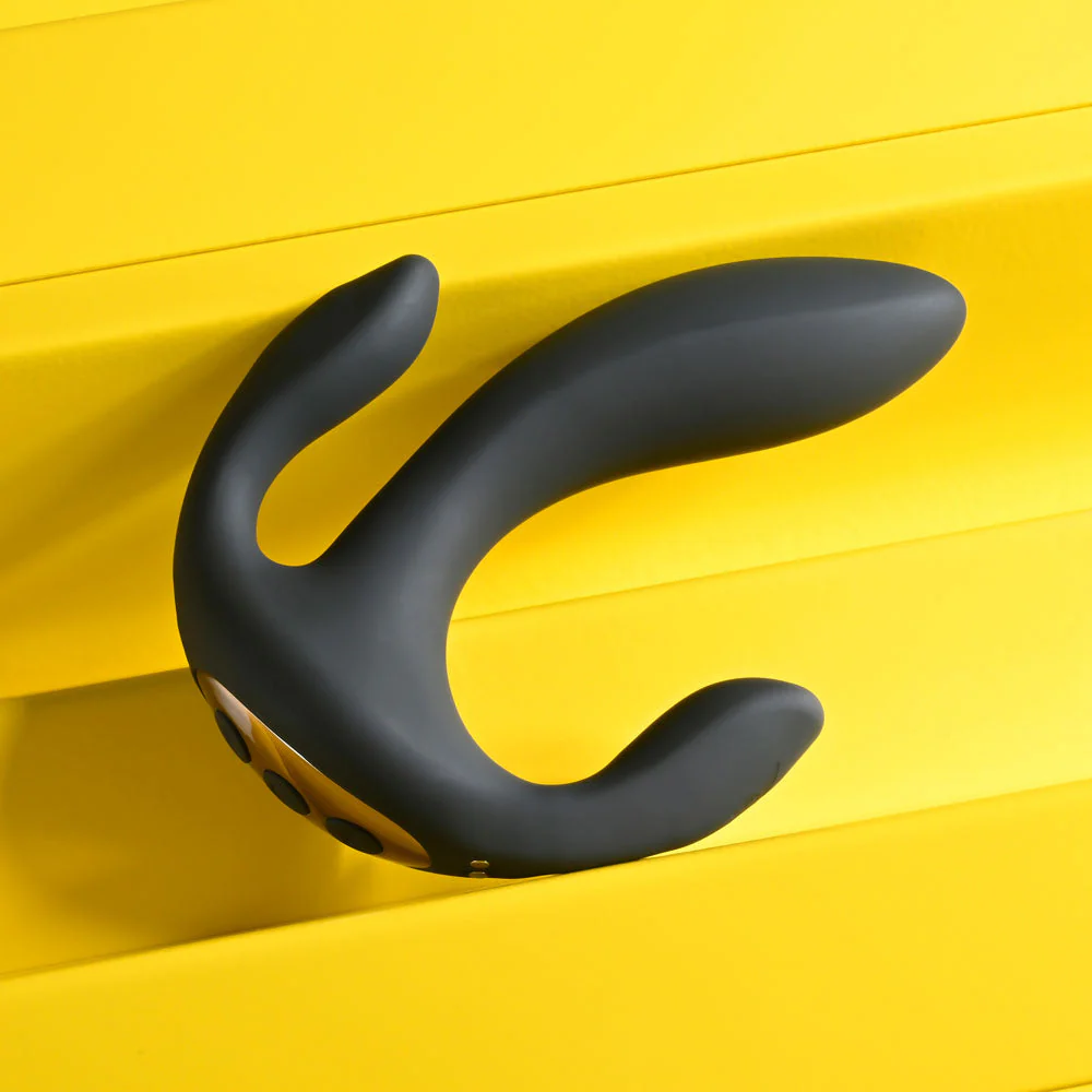 Playboy Pleasure TRIPLE THREAT - Black USB Rechargeable Triple Probe Vibrator - Image 4